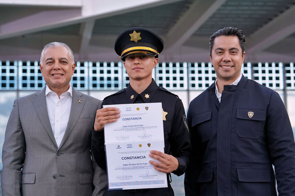 'Felifer' toma protesta a elementos de la Guardia Cívica y Municipal