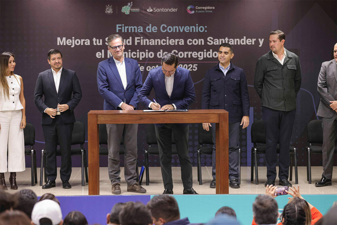 Corregidora otorgan beca para jóvenes universitarios