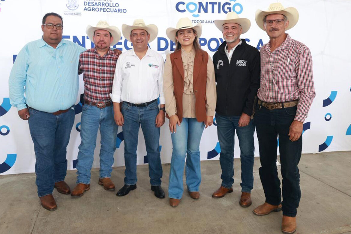 Entregan apoyos a productores de la Sierra
