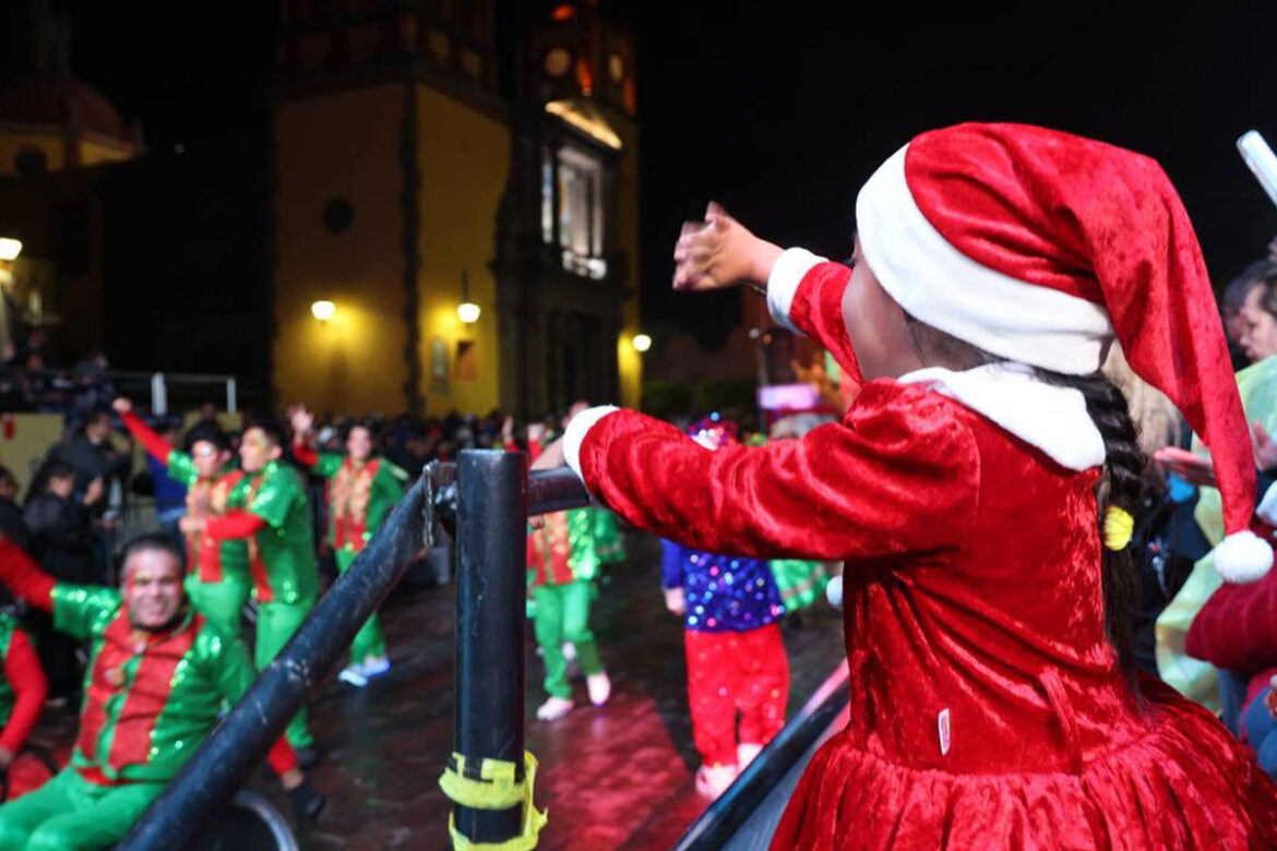 Ciudadanos disfrutan del Festival Alegría en San Juan del Río