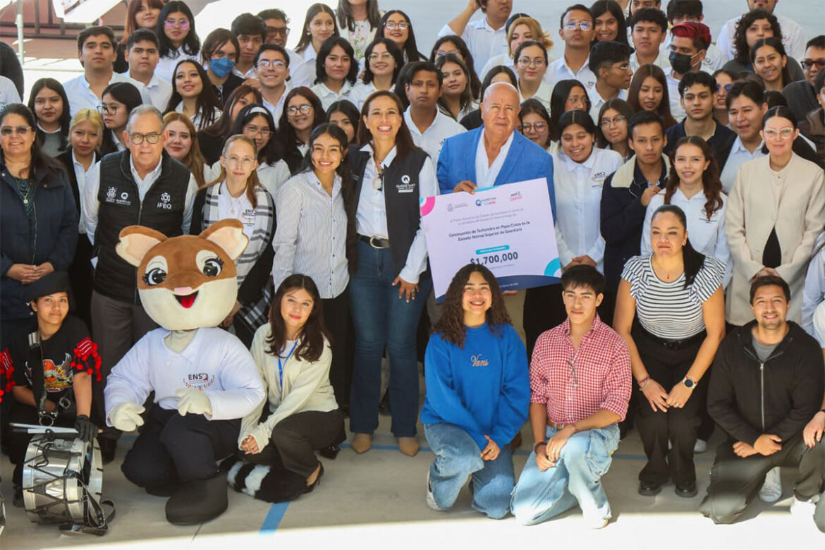 Entrega Martha Soto techumbre en Escuela Normal Superior