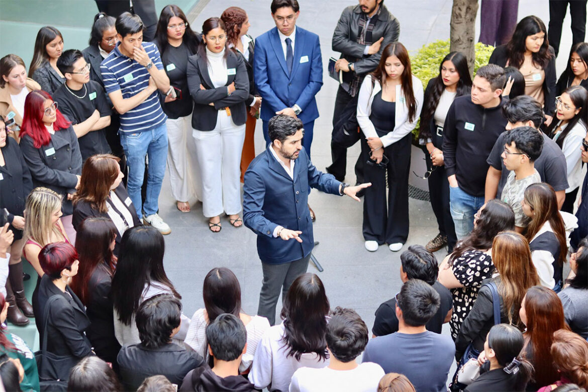 Agustín Dorantes ha conseguido que más de 3 mil personas, de distintos sectores de la sociedad, hayan visitado las instalaciones del Senado