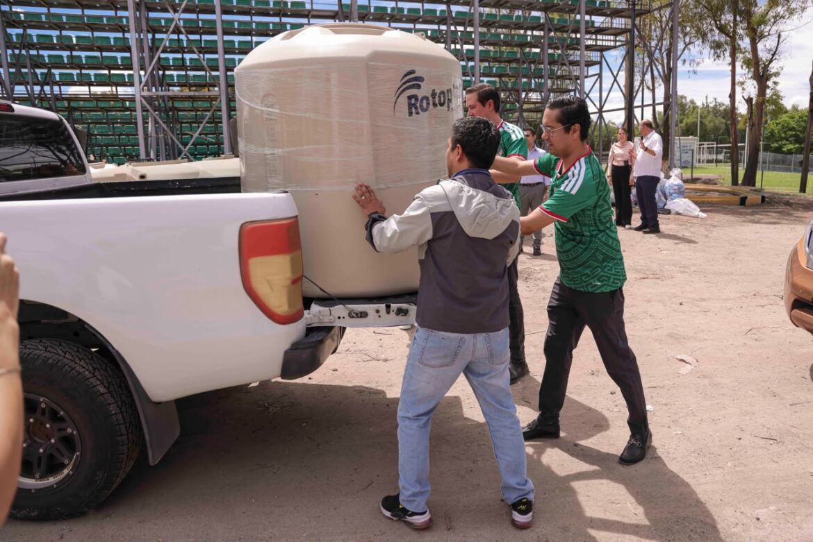 Corregidora entrega tinacos a 690 hogares